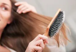 Periatul părului dezvăluit. Cum să găsiți o perie de păr sau un pieptene pentru un anumit tip de păr?