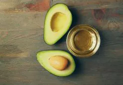 Uleiul de avocado - multivitamină pentru păr și piele